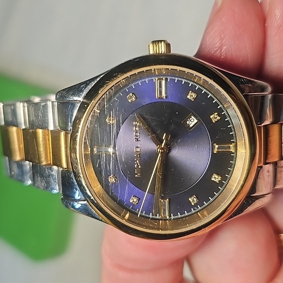 Micheal Kors and Relic Wristwatch Bundle. - Picture 8 of 8